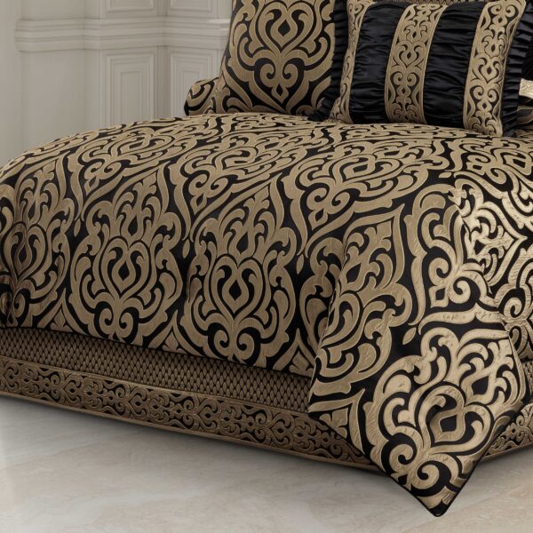 Bolero Black and Gold 4 Piece Comforter Set